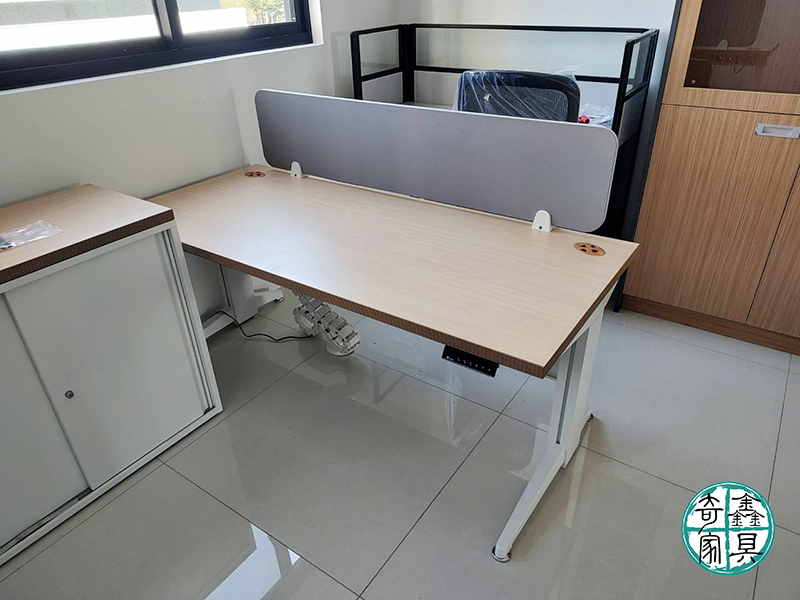 案例「OA屏風工作站/2.5cm屏風」∣奇鑫辦公家具